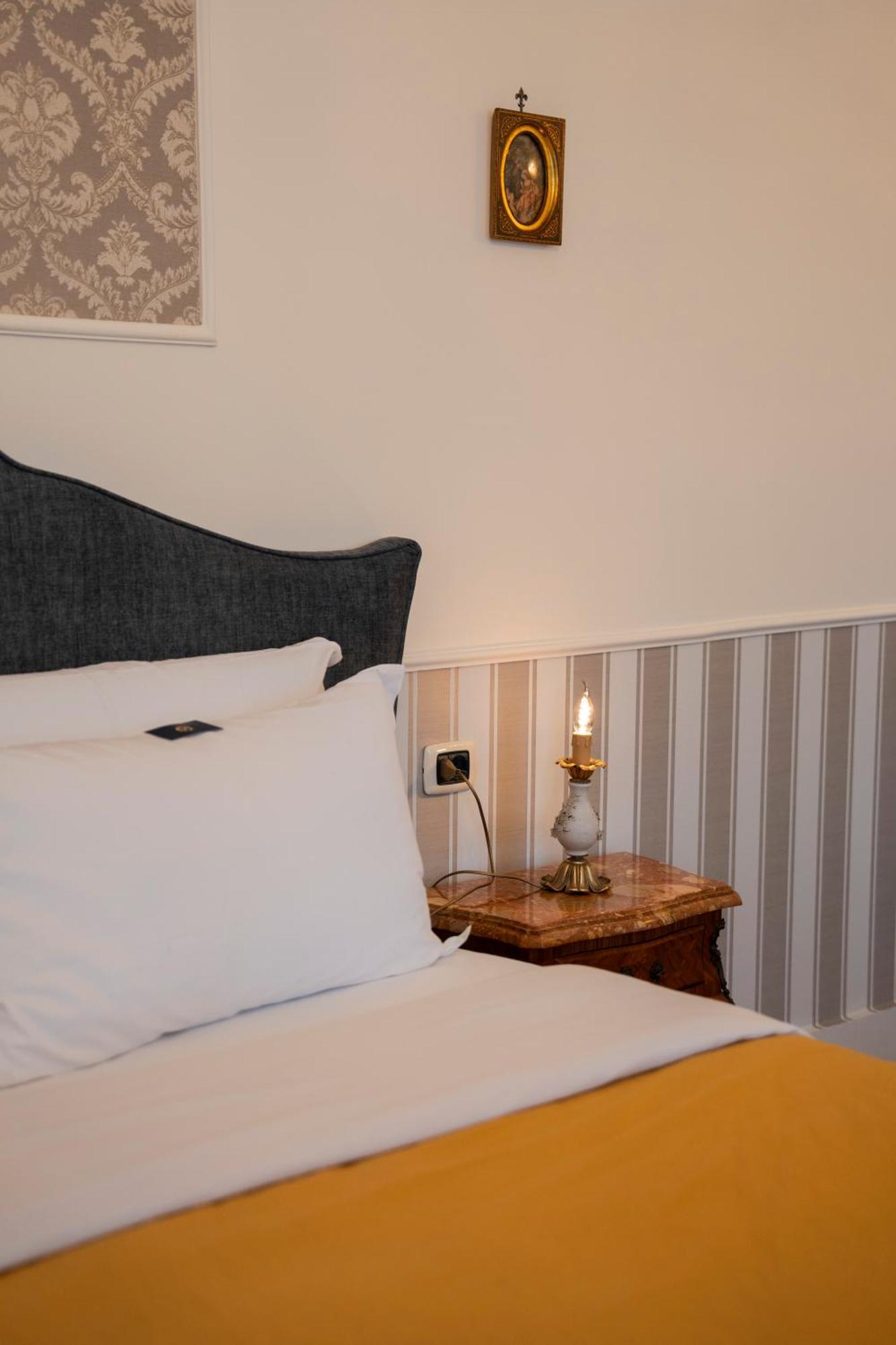 Casa Santangelo Suites ซาแลร์โน ภายนอก รูปภาพ