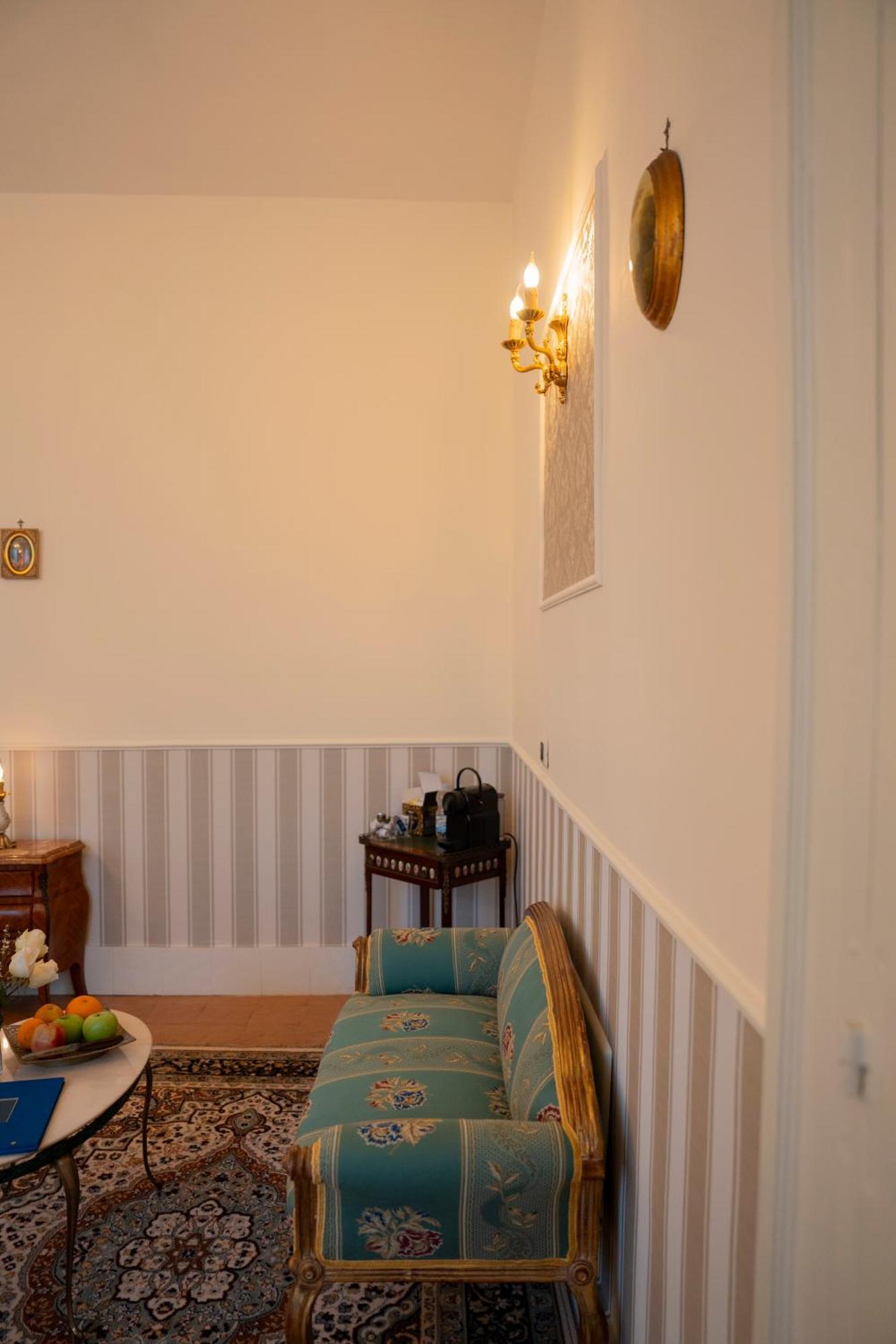 Casa Santangelo Suites ซาแลร์โน ภายนอก รูปภาพ