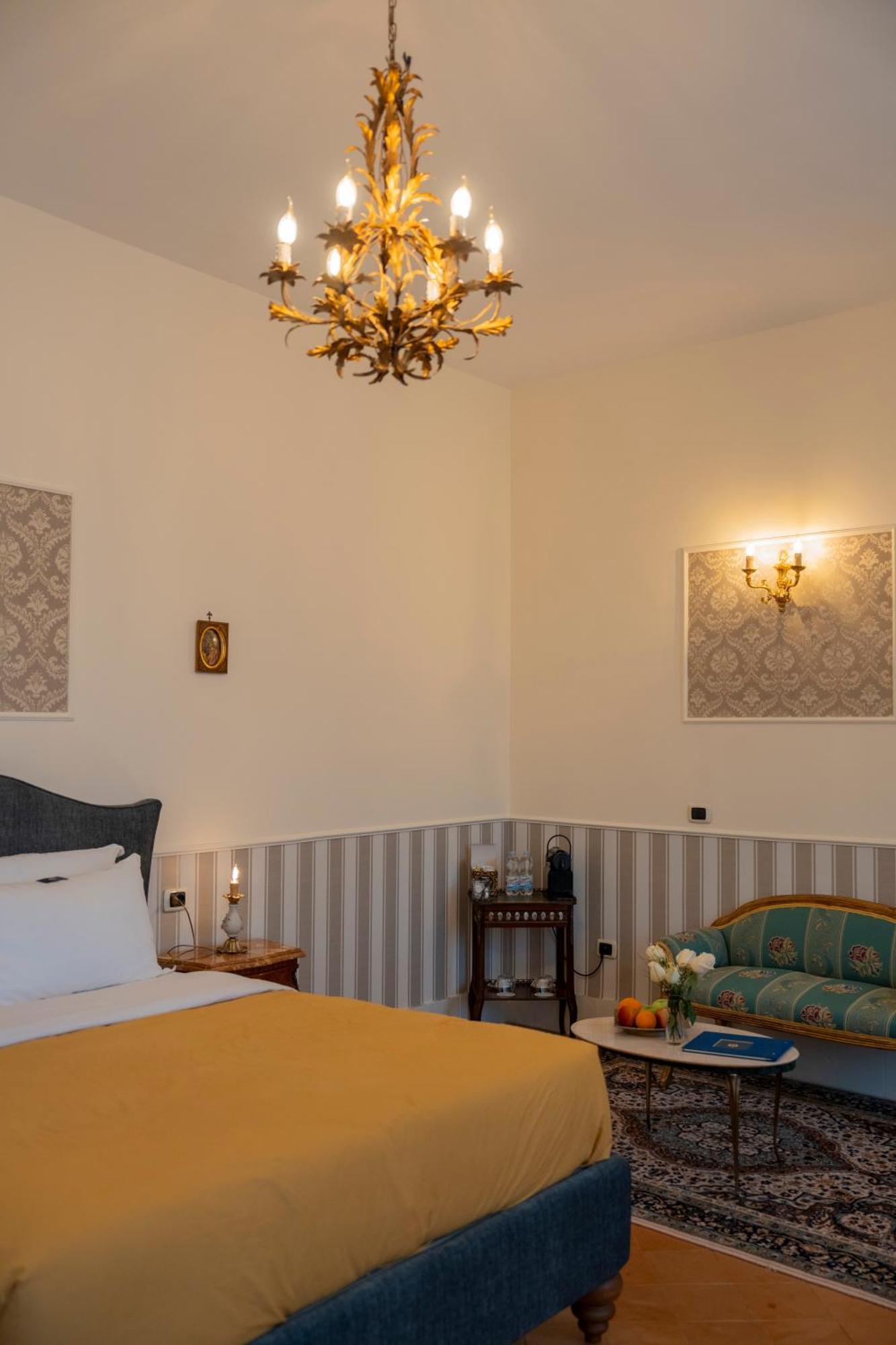 Casa Santangelo Suites ซาแลร์โน ภายนอก รูปภาพ