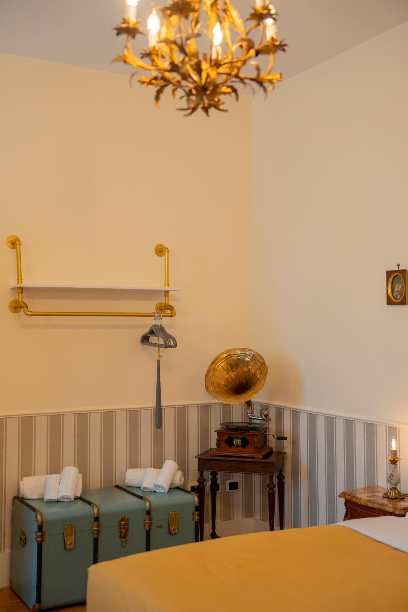 Casa Santangelo Suites ซาแลร์โน ภายนอก รูปภาพ