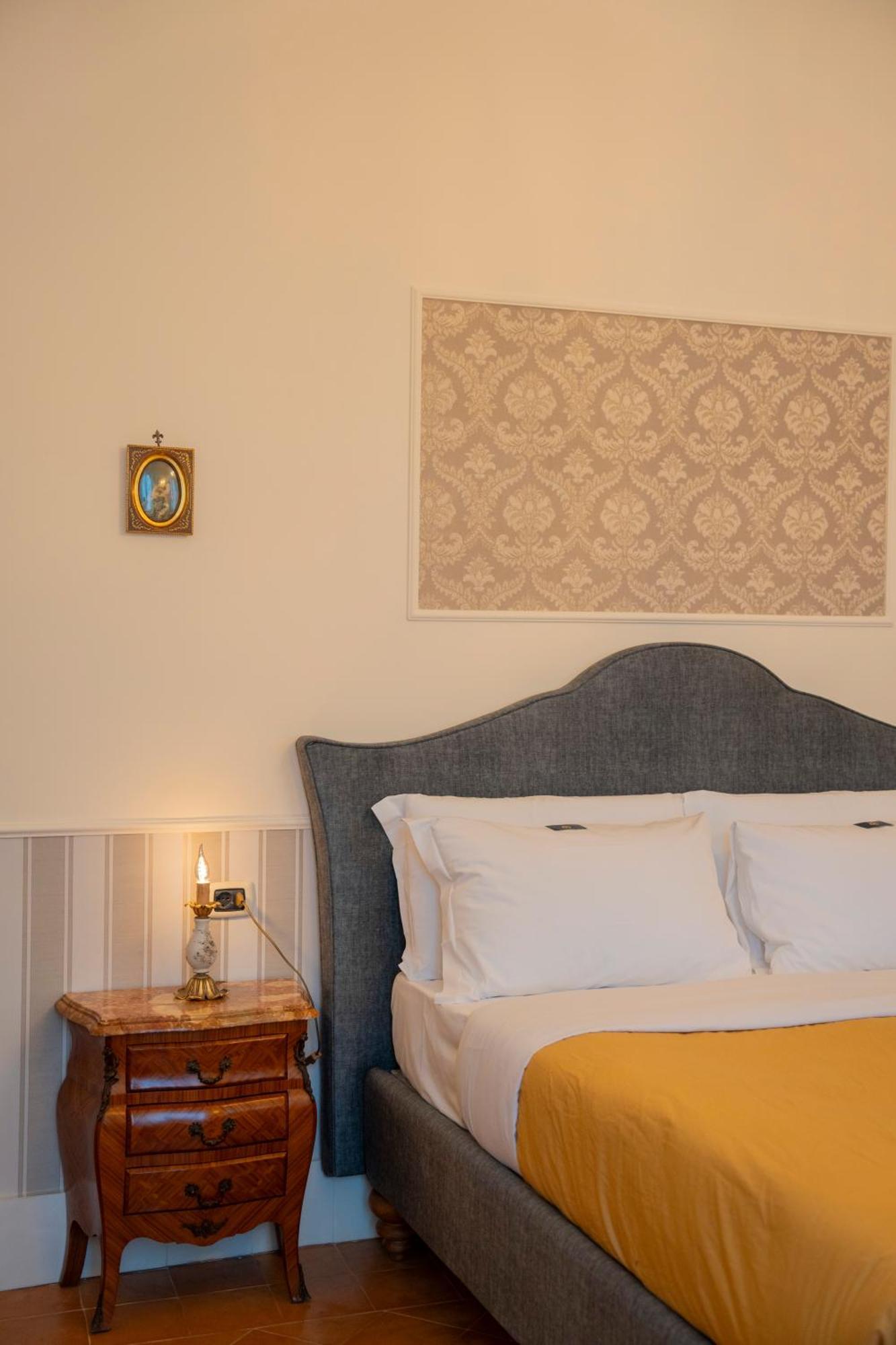 Casa Santangelo Suites ซาแลร์โน ภายนอก รูปภาพ