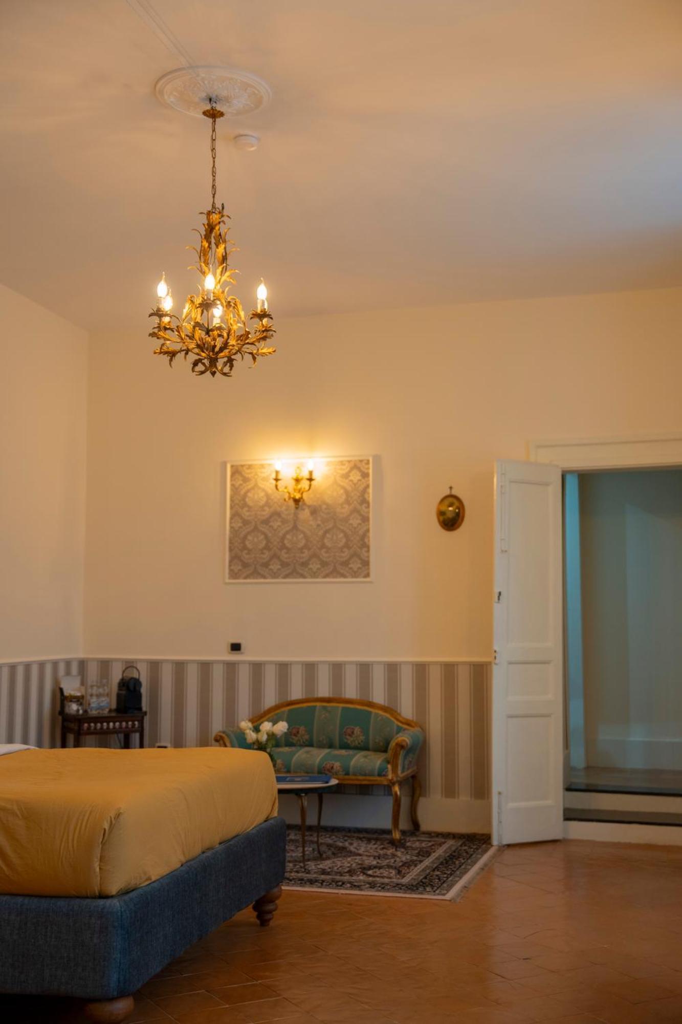 Casa Santangelo Suites ซาแลร์โน ภายนอก รูปภาพ