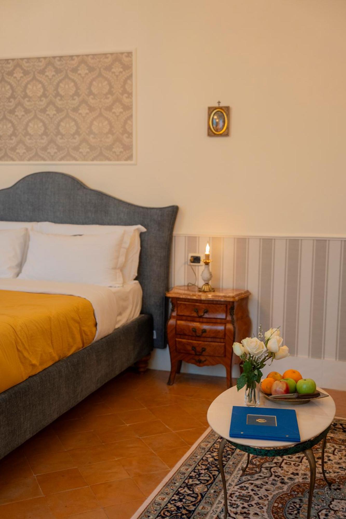 Casa Santangelo Suites ซาแลร์โน ภายนอก รูปภาพ