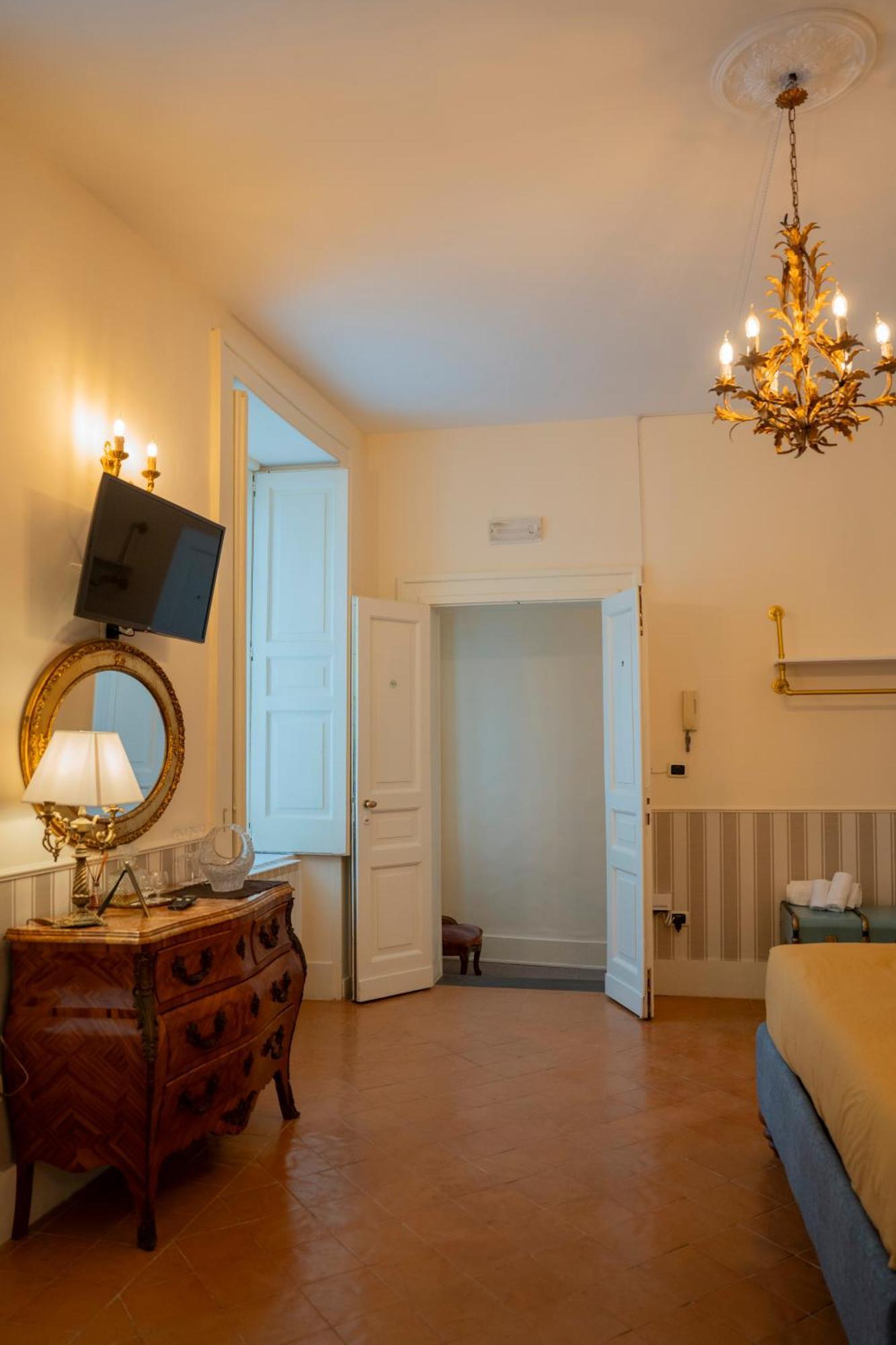 Casa Santangelo Suites ซาแลร์โน ภายนอก รูปภาพ